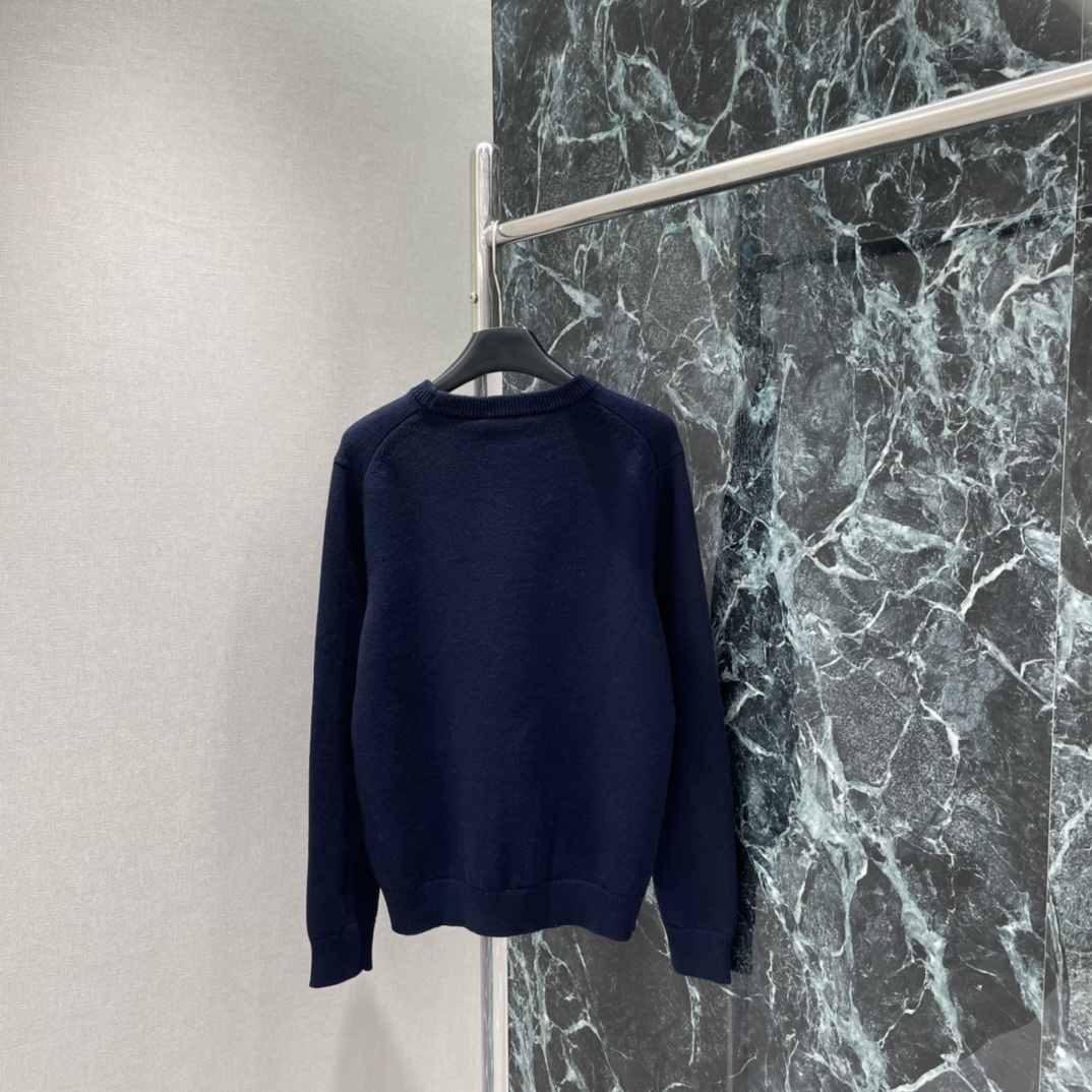 G家 25秋冬新款 提花字母毛衣 胸前草写字母提花辨识度超高!宽松版型 穿上就是慵懒随性风 亲肤针织羊毛