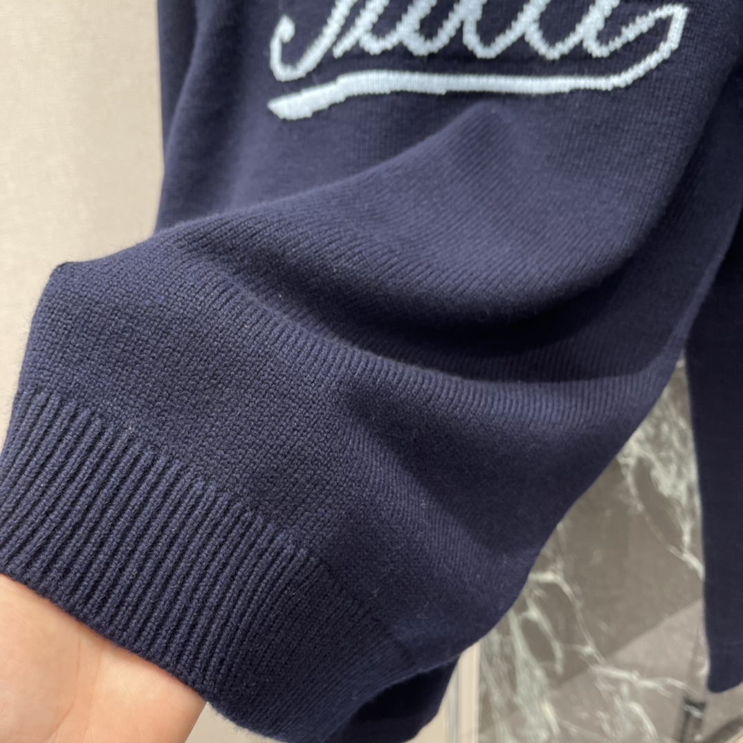 G家 25秋冬新款 提花字母毛衣 胸前草写字母提花辨识度超高!宽松版型 穿上就是慵懒随性风 亲肤针织羊毛