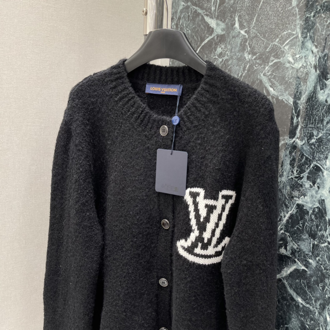路易 25秋冬新款 提花针织开衫 秋冬穿超舒服!黑色主调配白色LV标志 低调又有辨识度 宽松版型 男女都
