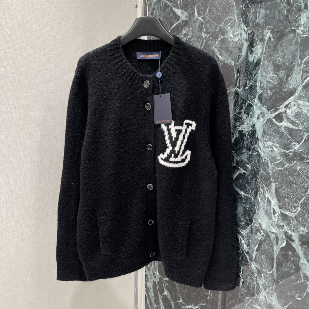 路易 25秋冬新款 提花针织开衫 秋冬穿超舒服!黑色主调配白色LV标志 低调又有辨识度 宽松版型 男女都