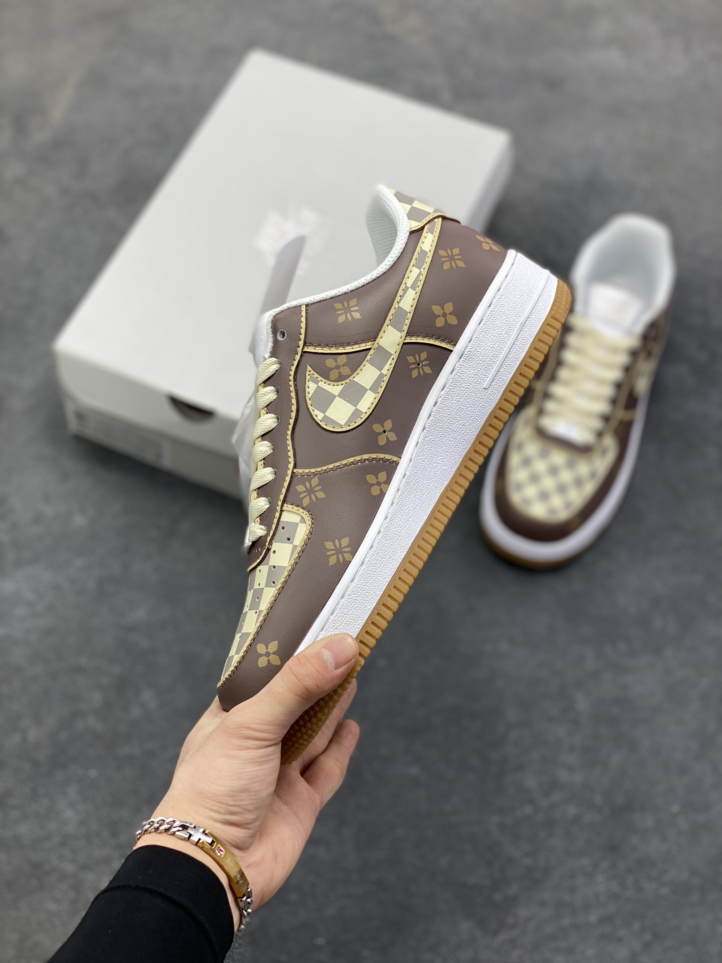 图片[3]-Nike Air Force 1 Low 印花棕 空军一号低帮运动休闲板鞋 原楦头原纸板 打造纯正空军版型 专注外贸渠道 全掌内置蜂窝气垫 原盒配件 原厂中底钢印、拉帮完美 货号：DJ2739-100 尺码：36 36.5 37.5 38 38.5 39 40 40.5 41 42 42.5 43 44 44.5 45-选品中心