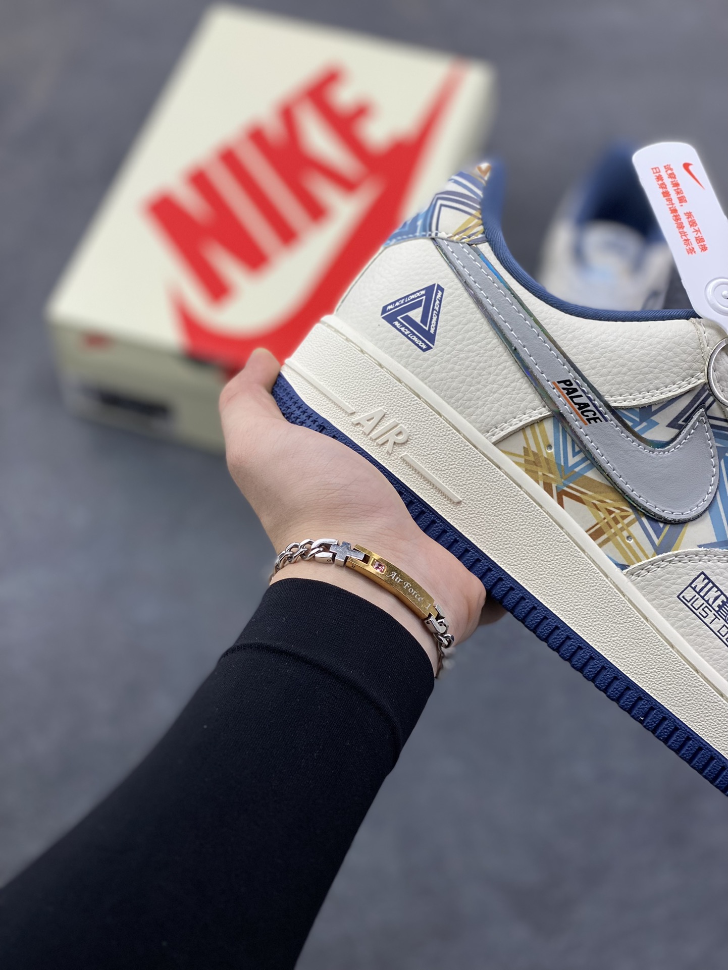 图片[6]-NIke Air Force 1 \’07 Low “PALACE联名——米白积木”空军一号 低帮 运动鞋 休闲鞋 折边针车 工艺难度大 原楦头原纸板 原装鞋盒 定制五金配件 内置全掌气垫 原厂鞋底 货号：XL1979-122 尺码：36 36.5 37.5 38 38.5 39 40 40.5 41 42 42.5 43 44 44.5 45-选品中心