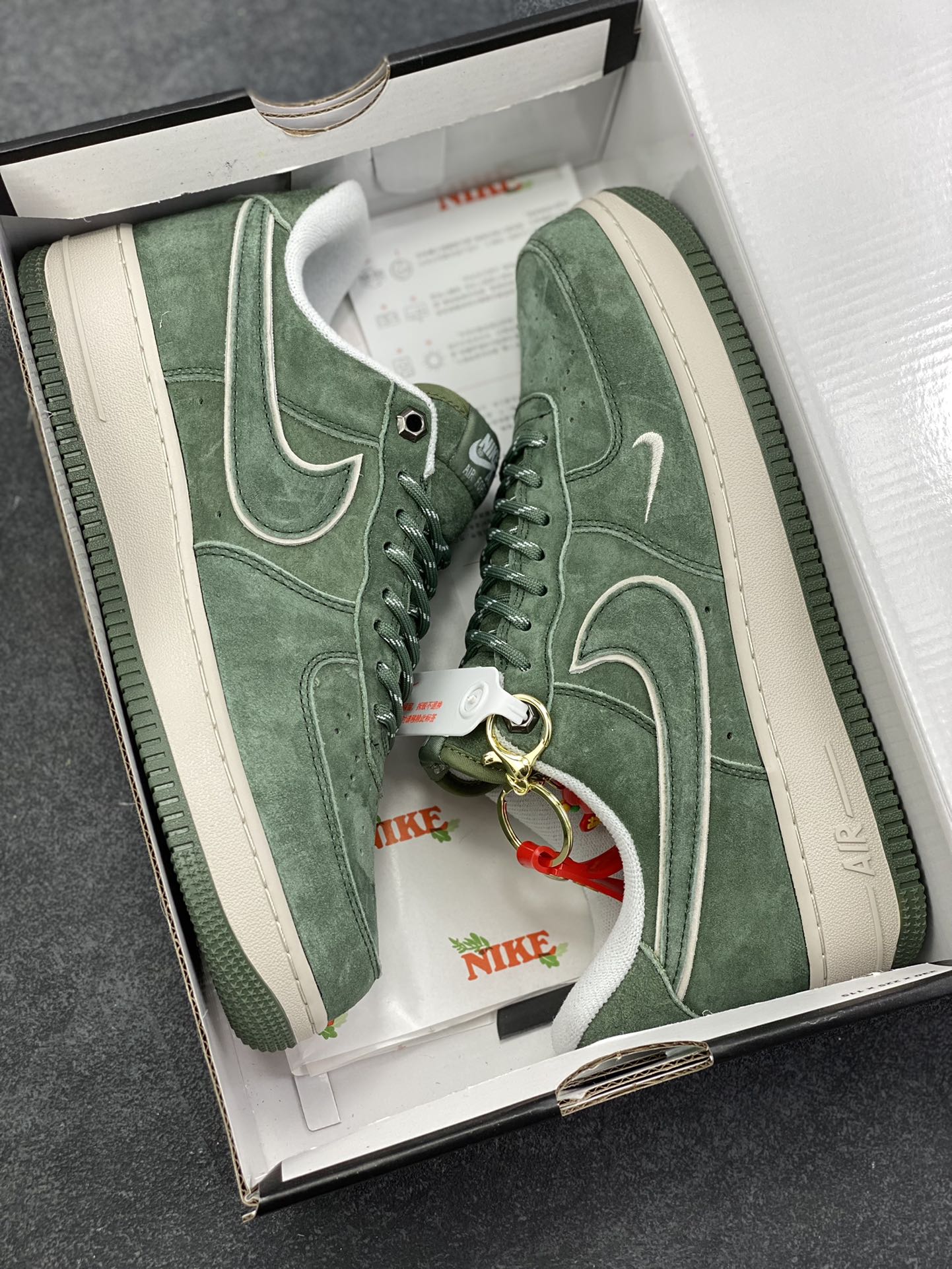 图片[9]-Nike Air Force 1 \’07 Low “头层猪八拼接” 空军一号 高端定制 低帮 运动鞋 休闲鞋 折边针车 工艺难度大 原楦头原纸板 原装鞋盒 定制五金配件 内置全掌气垫 原厂鞋底 货号：DY9867-105 尺码：36 36.5 37.5 38 38.5 39 40 40.5 41 42 42.5 43 44 44.5 45-选品中心