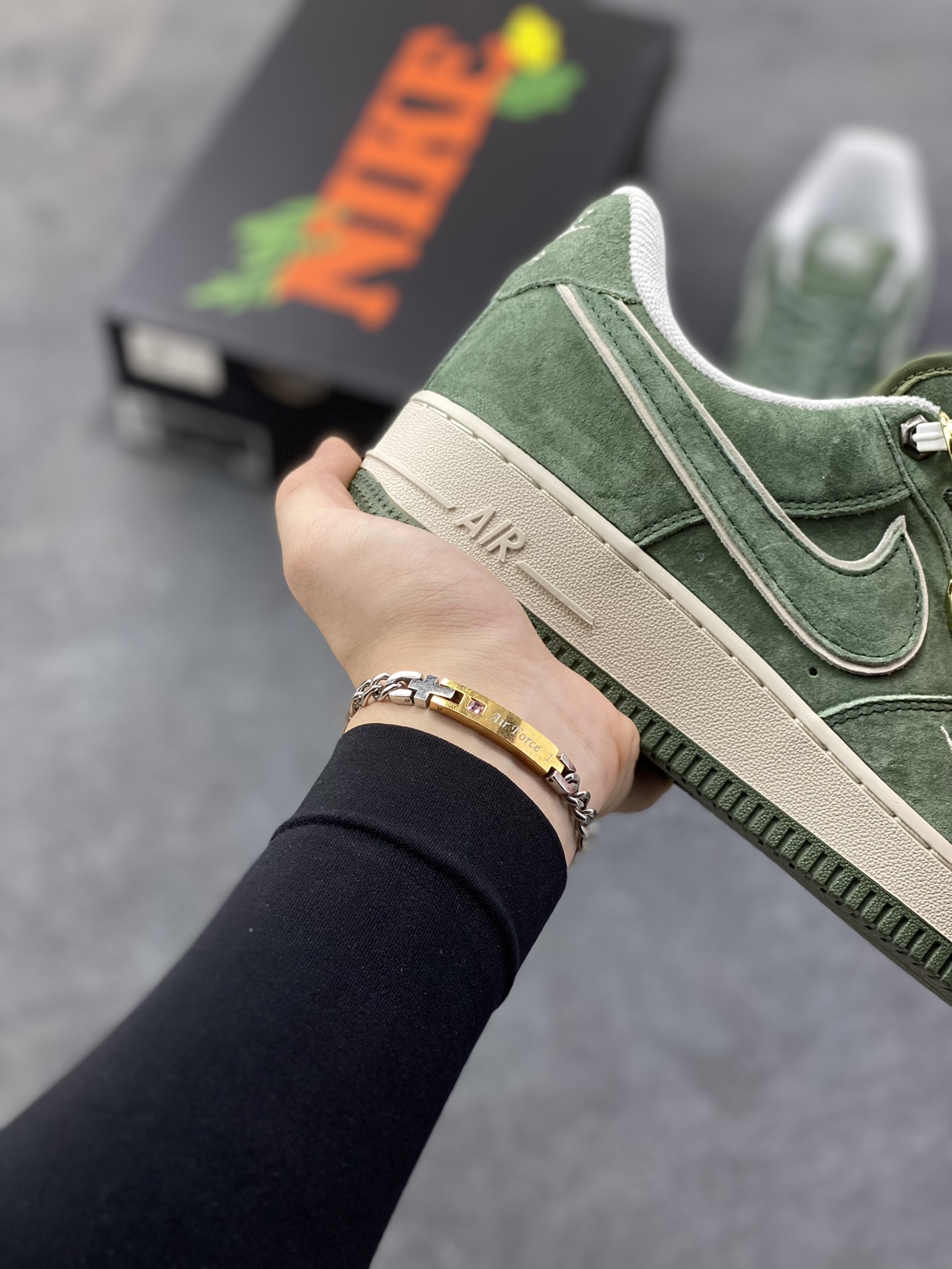 图片[6]-Nike Air Force 1 \’07 Low “头层猪八拼接” 空军一号 高端定制 低帮 运动鞋 休闲鞋 折边针车 工艺难度大 原楦头原纸板 原装鞋盒 定制五金配件 内置全掌气垫 原厂鞋底 货号：DY9867-105 尺码：36 36.5 37.5 38 38.5 39 40 40.5 41 42 42.5 43 44 44.5 45-选品中心