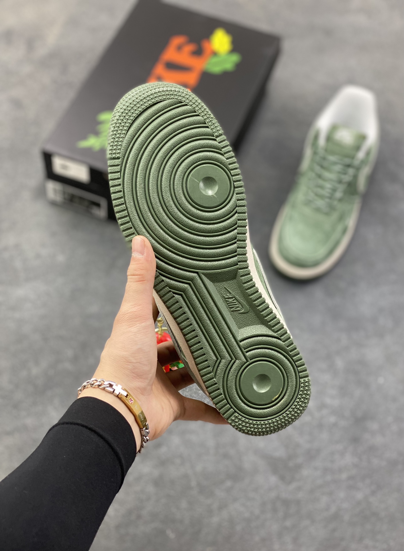 图片[5]-Nike Air Force 1 \’07 Low “头层猪八拼接” 空军一号 高端定制 低帮 运动鞋 休闲鞋 折边针车 工艺难度大 原楦头原纸板 原装鞋盒 定制五金配件 内置全掌气垫 原厂鞋底 货号：DY9867-105 尺码：36 36.5 37.5 38 38.5 39 40 40.5 41 42 42.5 43 44 44.5 45-选品中心