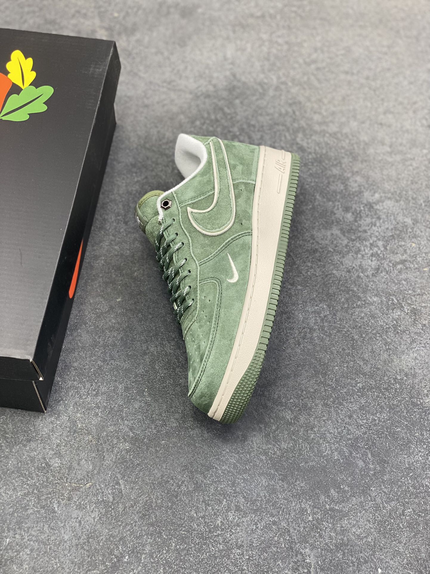 图片[7]-Nike Air Force 1 \’07 Low “头层猪八拼接” 空军一号 高端定制 低帮 运动鞋 休闲鞋 折边针车 工艺难度大 原楦头原纸板 原装鞋盒 定制五金配件 内置全掌气垫 原厂鞋底 货号：DY9867-105 尺码：36 36.5 37.5 38 38.5 39 40 40.5 41 42 42.5 43 44 44.5 45-选品中心
