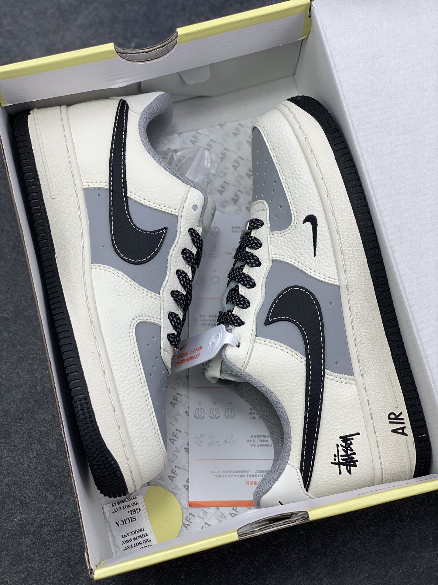 图片[9]-NIke Air Force 1 \’07 Low “斯图西联名——米黑灰拼接”空军一号 低帮 运动鞋 休闲鞋 折边针车 工艺难度大 原楦头原纸板 原装鞋盒 定制五金配件 内置全掌气垫 原厂鞋底 货号：JS8028-017 尺码：36 36.5 37.5 38 38.5 39 40 40.5 41 42 42.5 43 44 44.5 45-选品中心