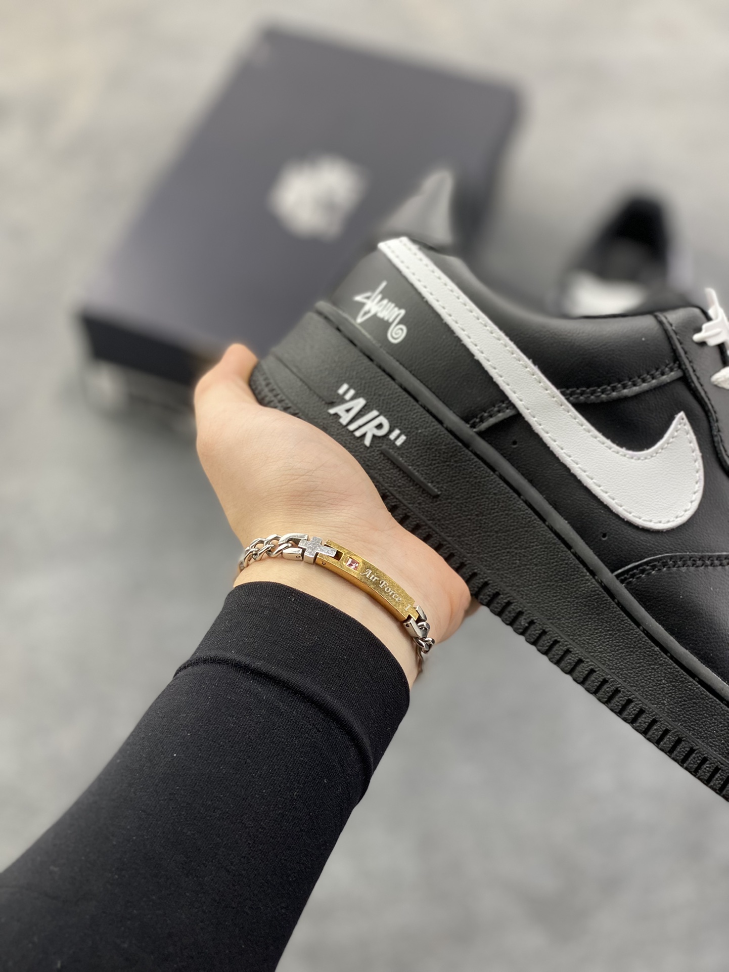 图片[6]-Nike Air Force 1 Low 空军一号低帮百搭休闲运动板鞋。柔软、弹性十足的缓震性能和出色的中底设计，横跨复古与现代的外型结合，造就出风靡全球三十多年的Force 1，直到今天还深受青睐。 货号：CW2288-001 尺码：36 36.5 37.5 38 38.5 39 40 40.5 41 42 42.5 43 44 44.5 45-选品中心