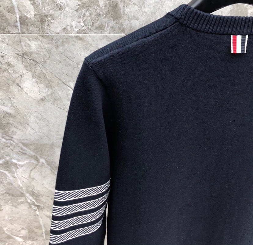 THOM BROWNE 汤姆布朗 TB对版精密加厚双层提花船锚圆领毛衣 男女同款情侣款毛衣\n码数：1-