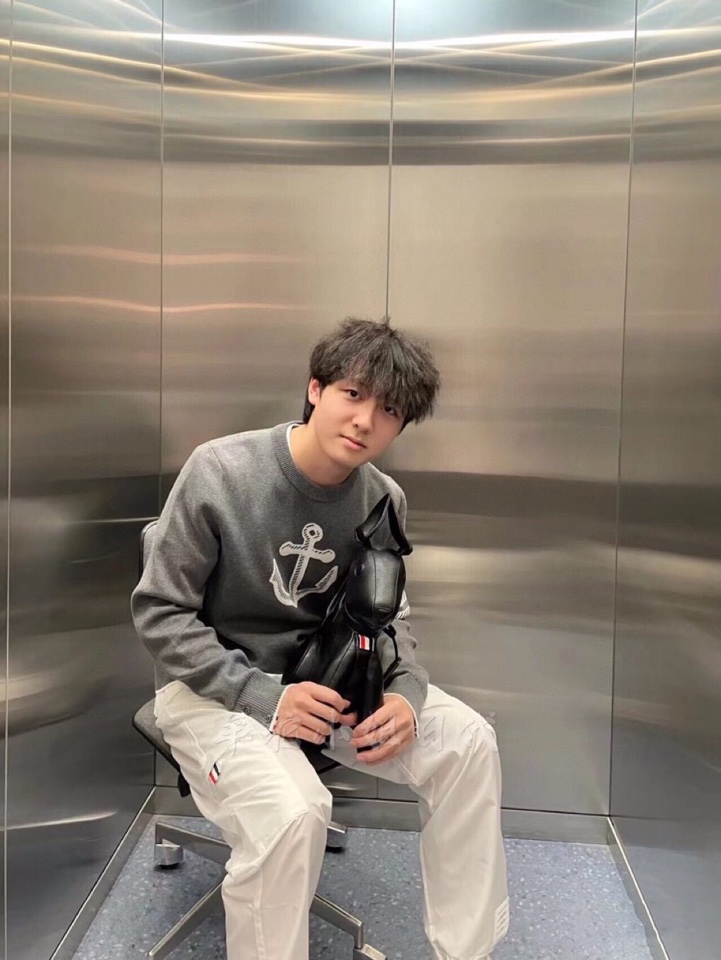 THOM BROWNE 汤姆布朗 TB对版精密加厚双层提花船锚圆领毛衣 男女同款情侣款毛衣\n码数：1-