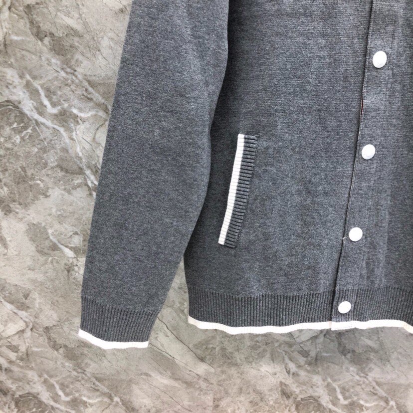 THOM BROWNE 汤姆布朗 TB后背船锚⚓️夹克外套 情侣款棒球领开衫\n码数：1-4 颜色：灰色