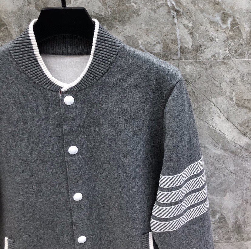 THOM BROWNE 汤姆布朗 TB后背船锚⚓️夹克外套 情侣款棒球领开衫\n码数：1-4 颜色：灰色