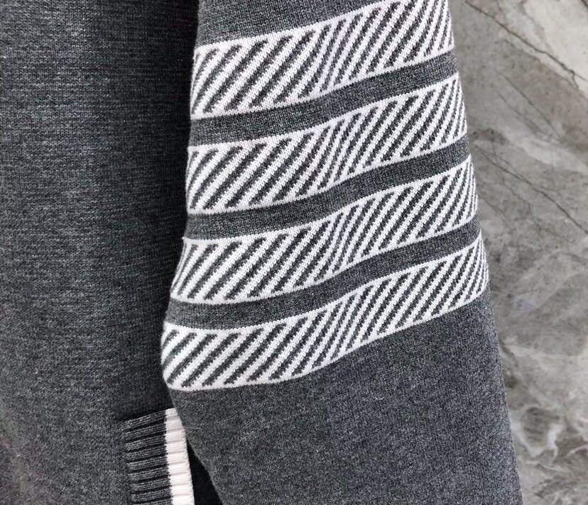 THOM BROWNE 汤姆布朗 TB后背船锚⚓️夹克外套 情侣款棒球领开衫\n码数：1-4 颜色：灰色