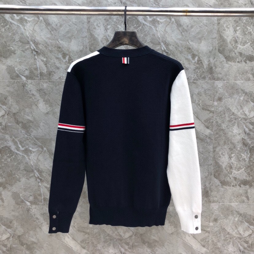 THOM BROWNE 汤姆布朗 TB双袖红白蓝棉纱拼色五扣开衫 情侣款开衫毛衣颜色：灰灰拼、蓝白拼 码