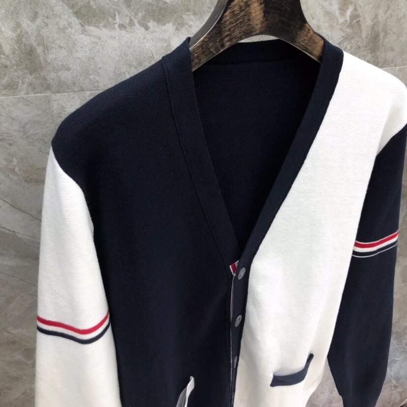 THOM BROWNE 汤姆布朗 TB双袖红白蓝棉纱拼色五扣开衫 情侣款开衫毛衣颜色：灰灰拼、蓝白拼 码