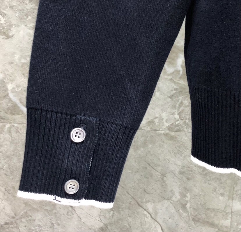 THOM BROWNE 汤姆布朗 TB高版本后背提花小狗开衫毛衣 男女同款情侣款\n码数：1-4 颜色：