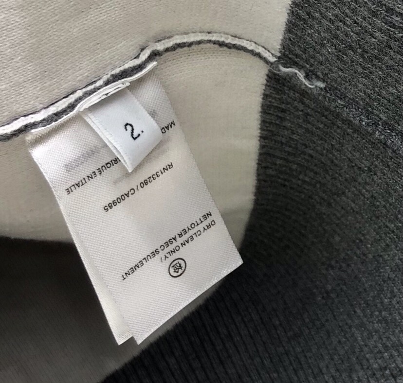 THOM BROWNE 汤姆布朗 TB高版本后背提花小狗开衫毛衣 男女同款情侣款\n码数：1-4 颜色：