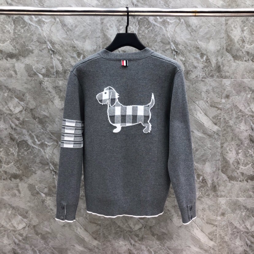 THOM BROWNE 汤姆布朗 TB高版本后背提花小狗开衫毛衣 男女同款情侣款\n码数：1-4 颜色：