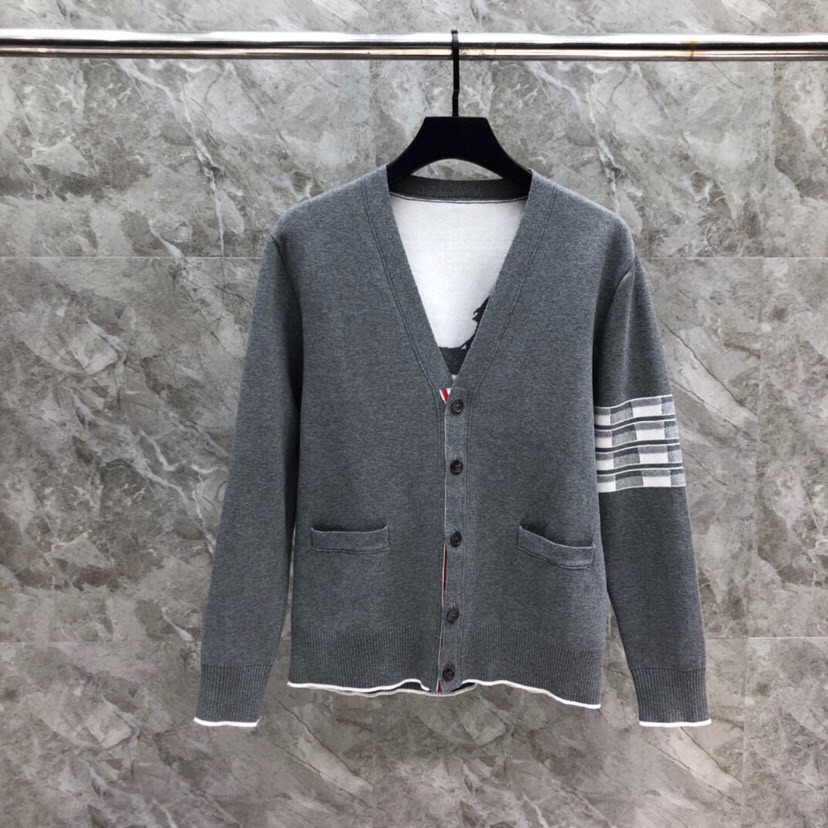 THOM BROWNE 汤姆布朗 TB高版本后背提花小狗开衫毛衣 男女同款情侣款\n码数：1-4 颜色：