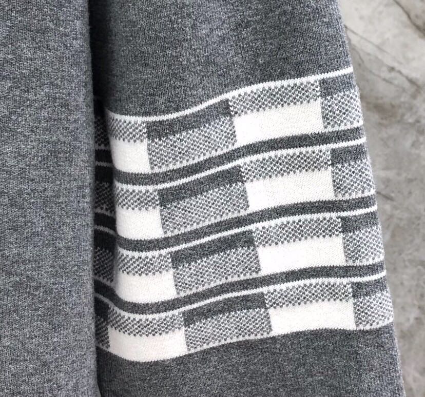 THOM BROWNE 汤姆布朗 TB高版本后背提花小狗开衫毛衣 男女同款情侣款\n码数：1-4 颜色：