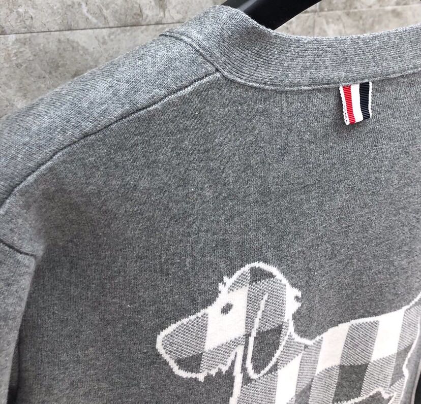 THOM BROWNE 汤姆布朗 TB高版本后背提花小狗开衫毛衣 男女同款情侣款\n码数：1-4 颜色：