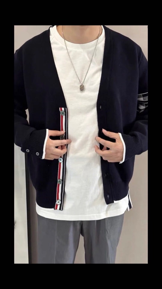 THOM BROWNE 汤姆布朗 TB高版本后背提花小狗开衫毛衣 男女同款情侣款\n码数：1-4 颜色：