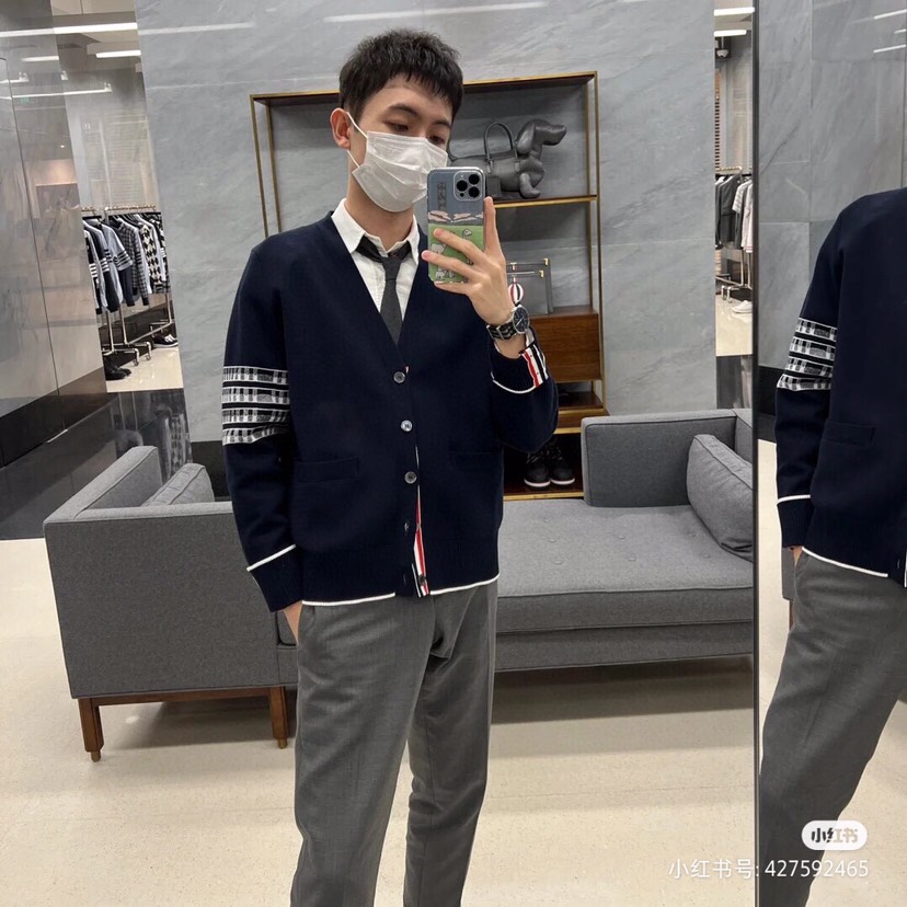 THOM BROWNE 汤姆布朗 TB高版本后背提花小狗开衫毛衣 男女同款情侣款\n码数：1-4 颜色：