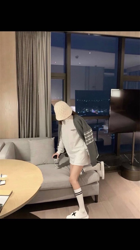 THOM BROWNE 汤姆布朗 TB高版本后背提花小狗开衫毛衣 男女同款情侣款\n码数：1-4 颜色：