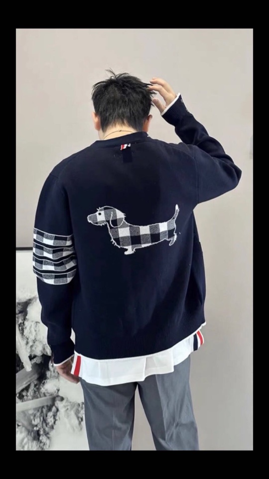THOM BROWNE 汤姆布朗 TB高版本后背提花小狗开衫毛衣 男女同款情侣款\n码数：1-4 颜色：
