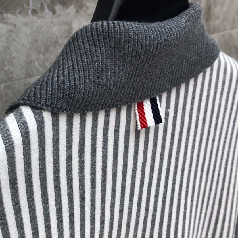 THOM BROWNE 汤姆布朗 TB高版本间色条纹四杠纯棉夹克 针织翻领夹克，\n码数：1-4 颜色：