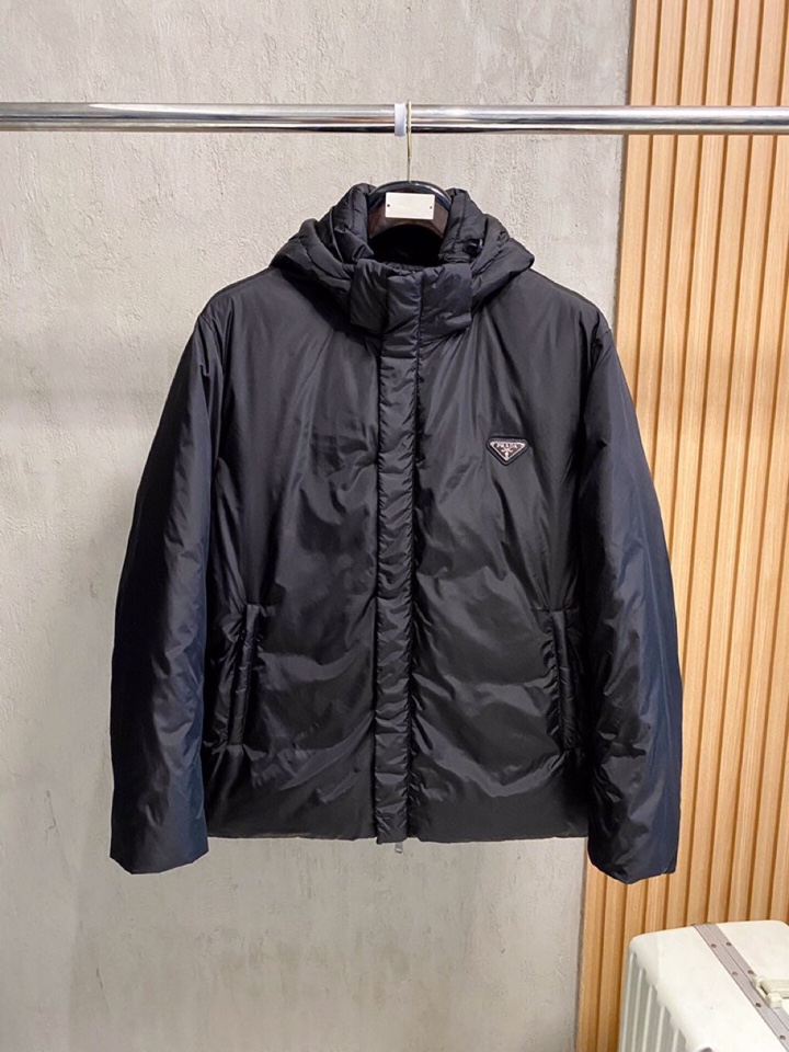 Prada 普拉达2025最新款时尚设计师款羽绒外套连帽羽绒服，冬季顶级轻奢羽绒服，爆款羽绒服，90#白