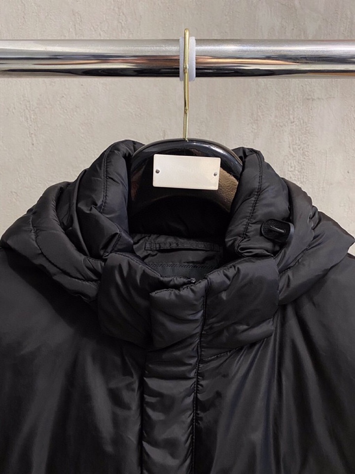 Prada 普拉达2025最新款时尚设计师款羽绒外套连帽羽绒服，冬季顶级轻奢羽绒服，爆款羽绒服，90#白