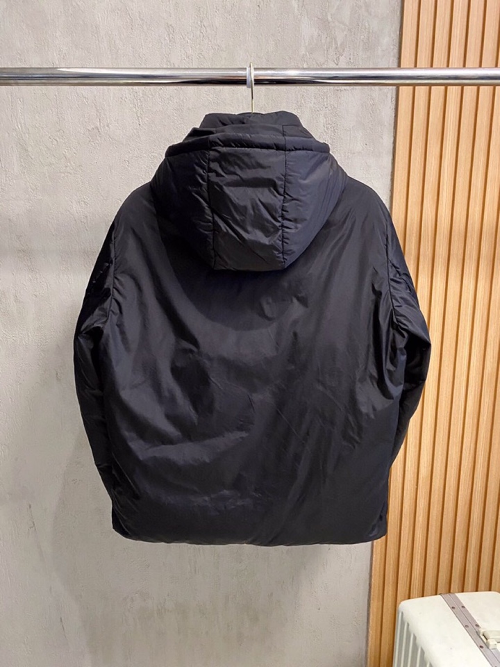 Prada 普拉达2025最新款时尚设计师款羽绒外套连帽羽绒服，冬季顶级轻奢羽绒服，爆款羽绒服，90#白