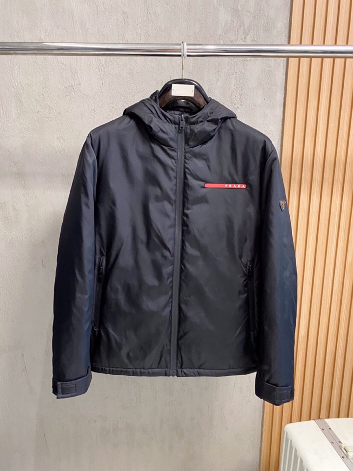 Prada 普拉达2025最新款时尚设计师款羽绒外套❤️普拉达连帽羽绒服，冬季顶级轻奢羽绒服，爆款羽绒服