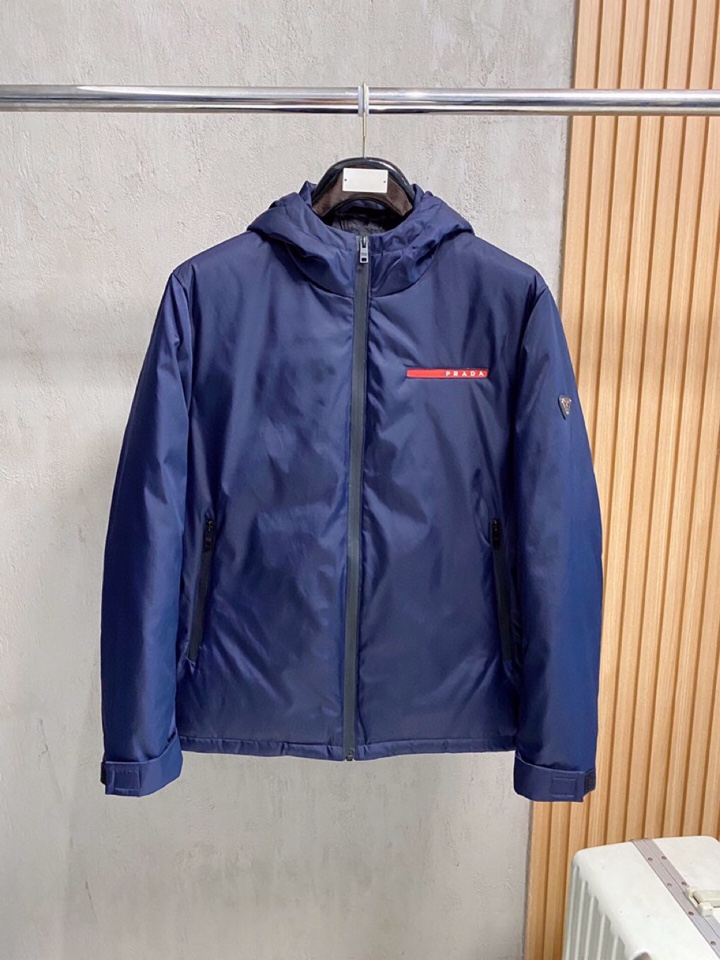 Prada 普拉达2025最新款时尚设计师款羽绒外套❤️普拉达连帽羽绒服，冬季顶级轻奢羽绒服，爆款羽绒服