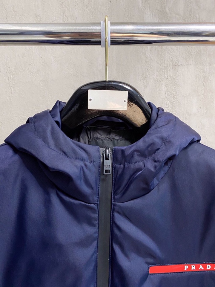 Prada 普拉达2025最新款时尚设计师款羽绒外套❤️普拉达连帽羽绒服，冬季顶级轻奢羽绒服，爆款羽绒服