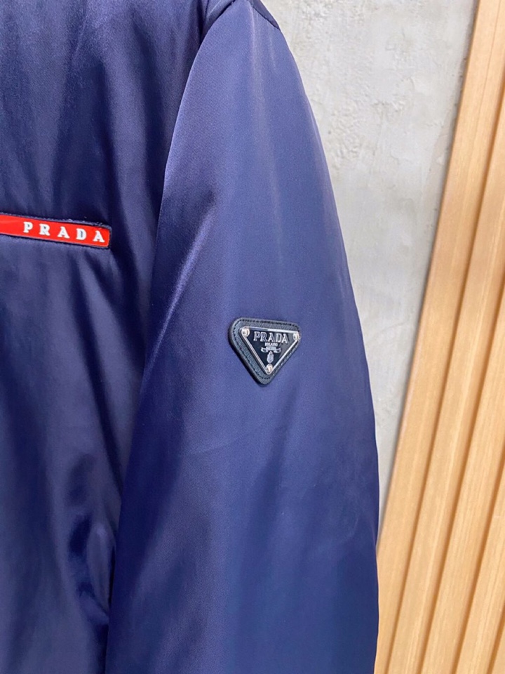 Prada 普拉达2025最新款时尚设计师款羽绒外套❤️普拉达连帽羽绒服，冬季顶级轻奢羽绒服，爆款羽绒服