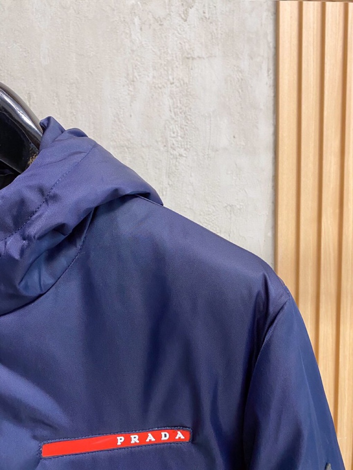 Prada 普拉达2025最新款时尚设计师款羽绒外套❤️普拉达连帽羽绒服，冬季顶级轻奢羽绒服，爆款羽绒服