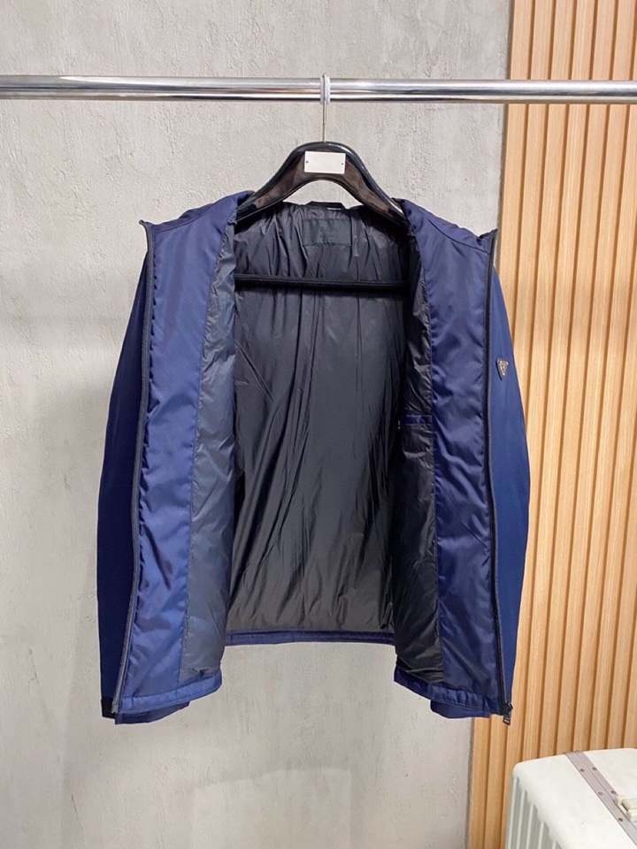 Prada 普拉达2025最新款时尚设计师款羽绒外套❤️普拉达连帽羽绒服，冬季顶级轻奢羽绒服，爆款羽绒服