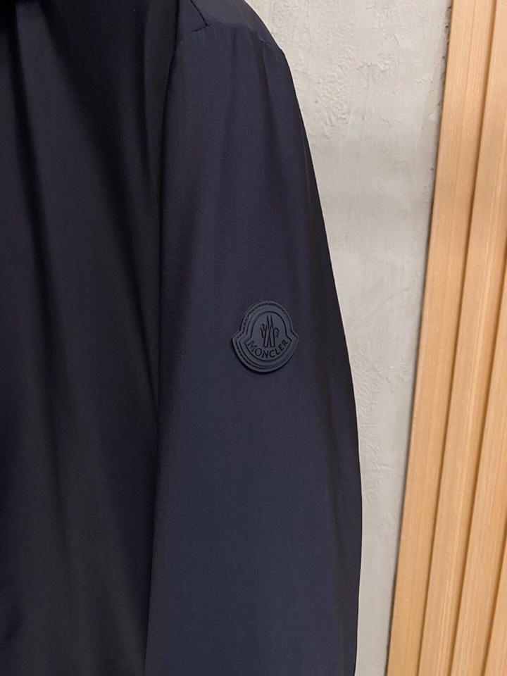 Moncler 蒙口2025最新款时尚设计师款羽绒外套❤️蒙口连帽羽绒服，冬季顶级轻奢羽绒服，手臂经典l