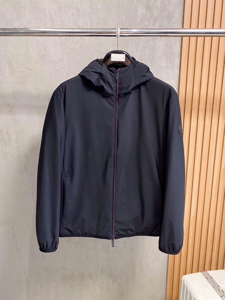 Moncler 蒙口2025最新款时尚设计师款羽绒外套❤️蒙口连帽羽绒服，冬季顶级轻奢羽绒服，手臂经典l