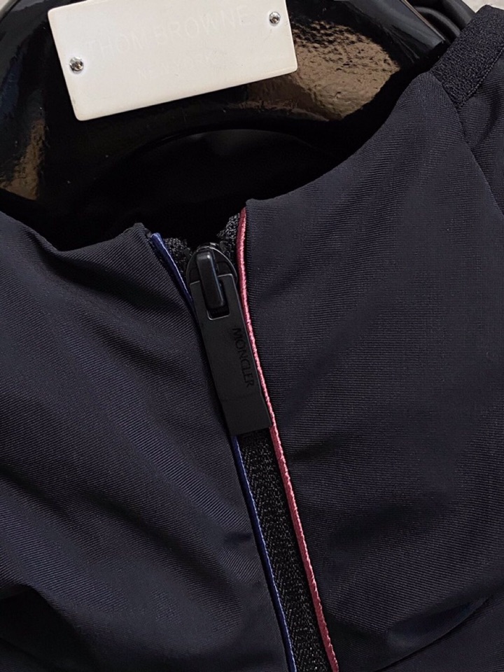 Moncler 蒙口2025最新款时尚设计师款羽绒外套❤️蒙口连帽羽绒服，冬季顶级轻奢羽绒服，手臂经典l