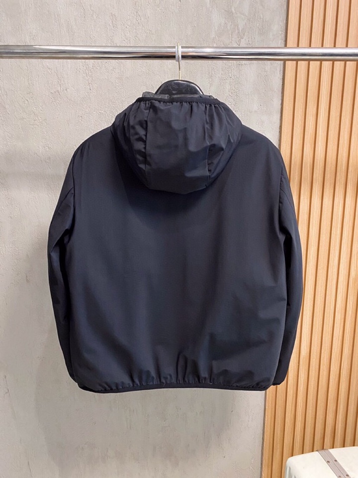 Moncler 蒙口2025最新款时尚设计师款羽绒外套❤️蒙口连帽羽绒服，冬季顶级轻奢羽绒服，手臂经典l