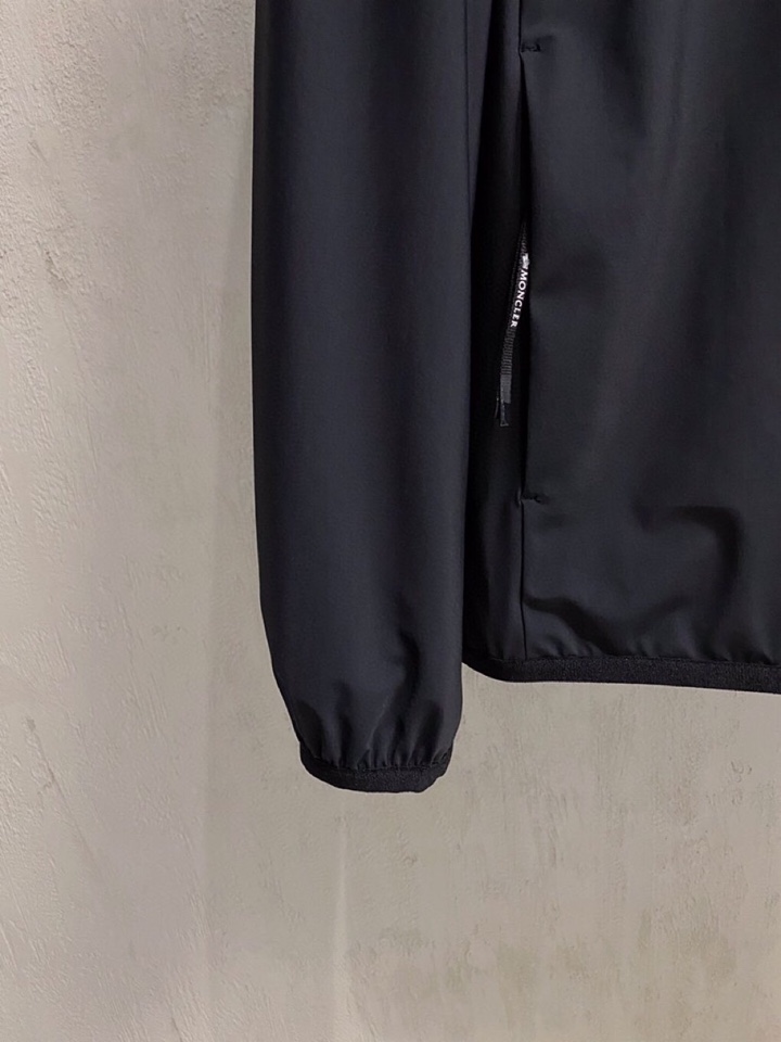 Moncler 蒙口2025最新款时尚设计师款羽绒外套❤️蒙口连帽羽绒服，冬季顶级轻奢羽绒服，手臂经典l