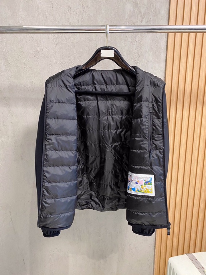 Moncler 蒙口2025最新款时尚设计师款羽绒外套❤️蒙口连帽羽绒服，冬季顶级轻奢羽绒服，手臂经典l