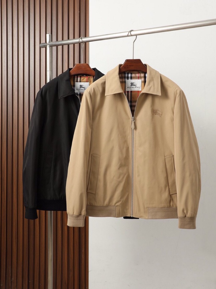 Burberry 巴宝莉25新款发布❤️巴宝莉翻领夹克外套，秋季爆款外套，格子内里，战马刺绣款外套，穿上