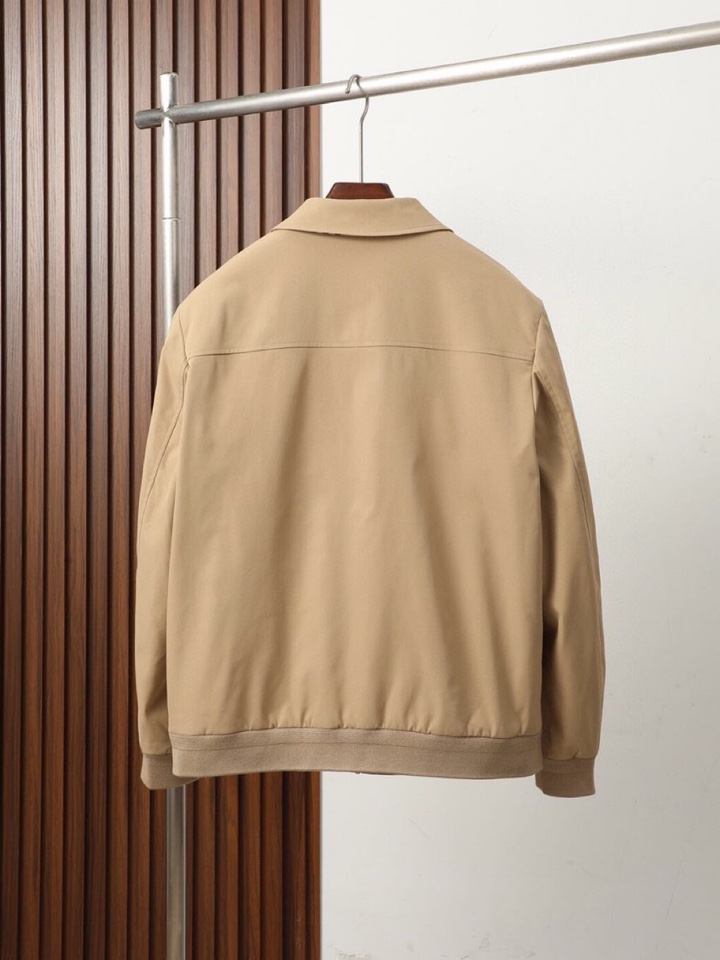 Burberry 巴宝莉25新款发布❤️巴宝莉翻领夹克外套，秋季爆款外套，格子内里，战马刺绣款外套，穿上