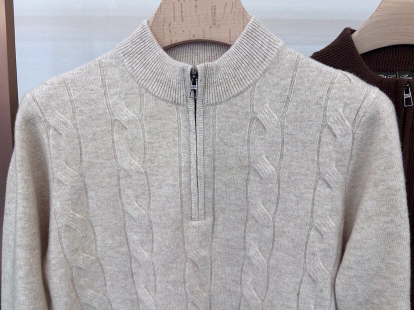 Loro Piana 诺悠翩雅lP🆕 秋冬新品男士半拉链立领毛衣，面料100%羊毛 材质，定制配件，简约