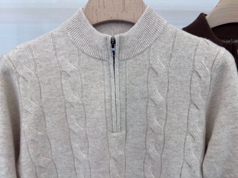 Loro Piana 诺悠翩雅lP🆕 秋冬新品男士半拉链立领毛衣，面料100%羊毛 材质，定制配件，简约