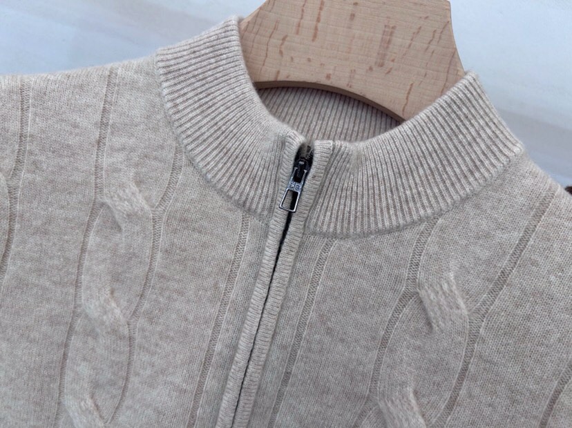 Loro Piana 诺悠翩雅lP🆕 秋冬新品男士半拉链立领毛衣，面料100%羊毛 材质，定制配件，简约